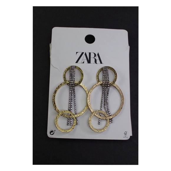 Flaw, Zara NWT Bejeweled Chain Hoop Chain Gold Dangle Earrings - Picture 4 of 9